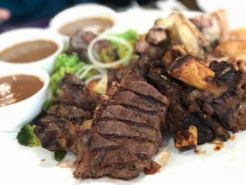 Hidangan pelbagai yang di hidangkan di restoran me'nate