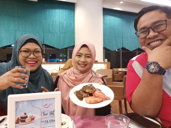 4 n 1 Buffet Dinner di Restoran Royal Songket 