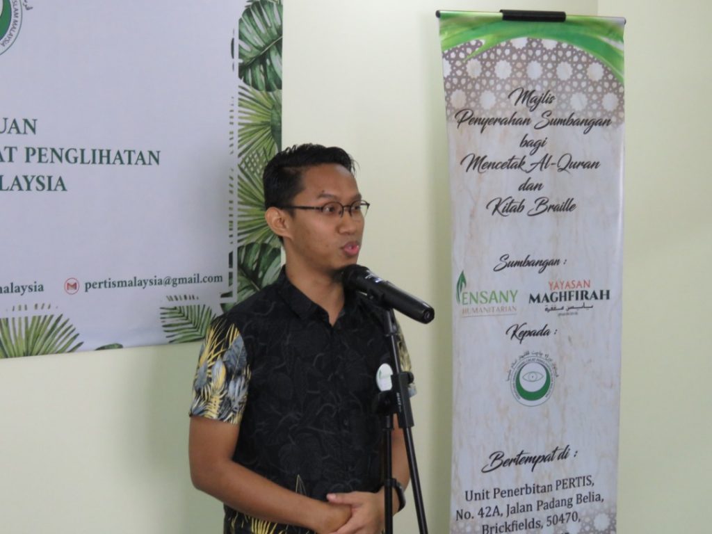 Penyerahan sumbangan waqaf Al Quran Braille